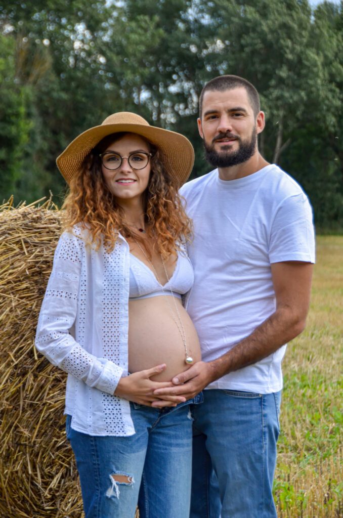 Photographe de grossesse naturelle en Isère