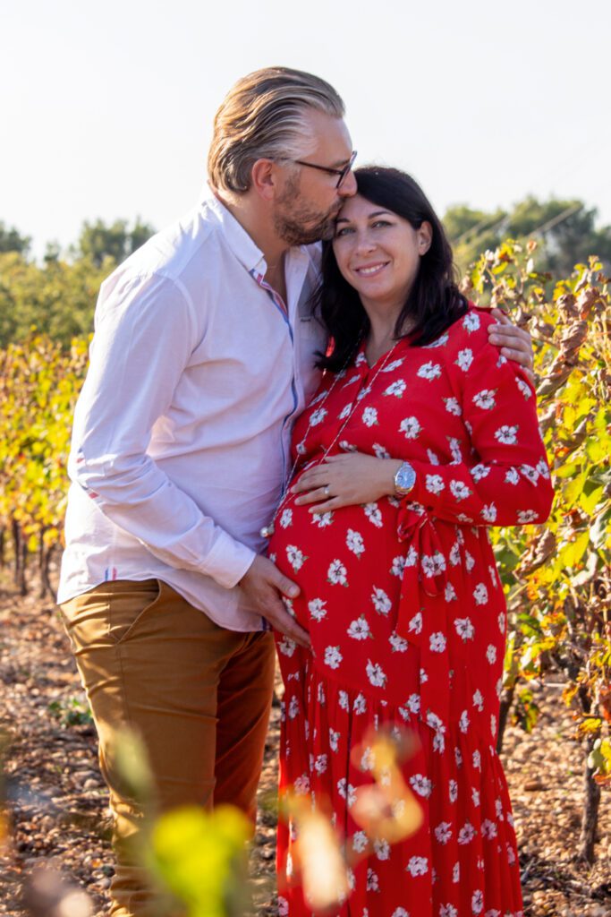 Photographe de grossesse en nature et en extérieur en Isère.